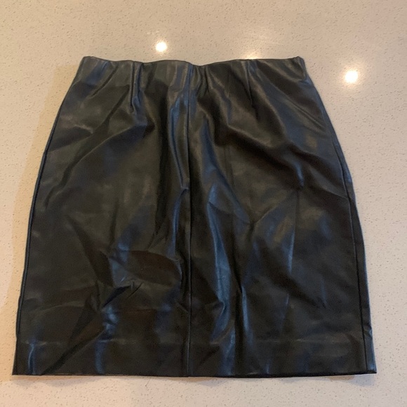 Aritzia Talula Black vegan leather skirt size small - Picture 1 of 2